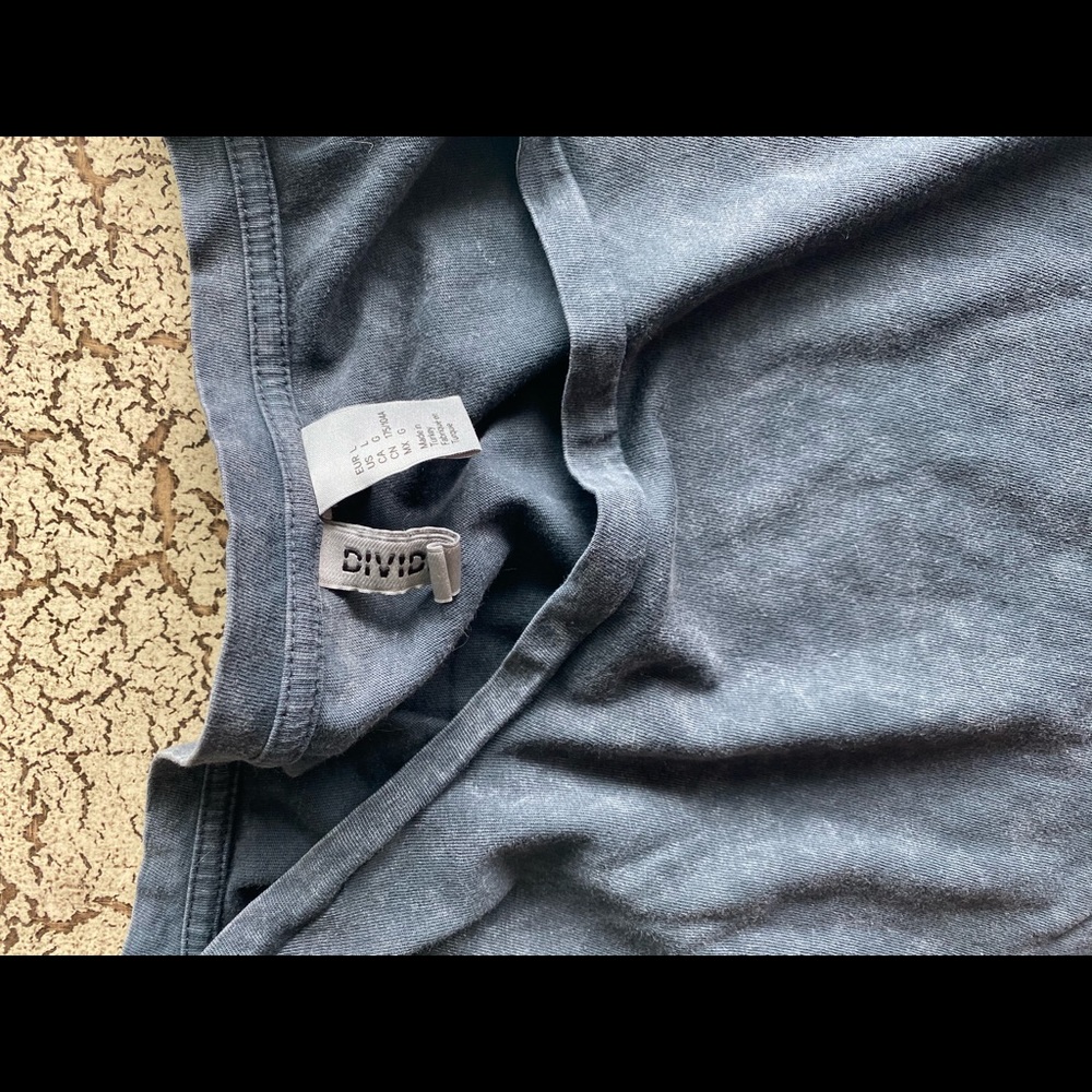 Divided Hi-Low tee - Picture 2 of 3